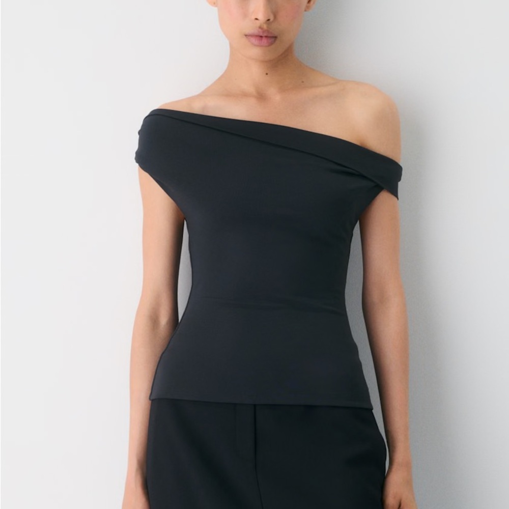 Aritzia Original Contour Ravish Top